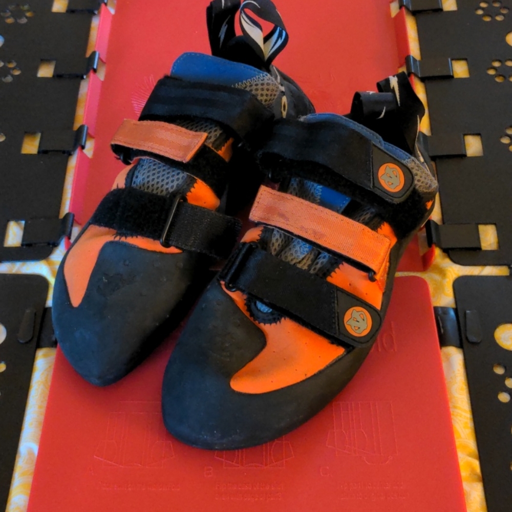 Evolve shaman climbing shoes sz 10.5